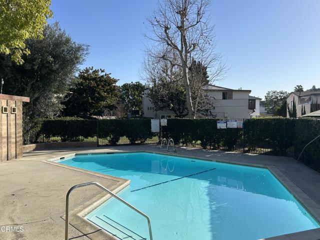 Building Photo - 832 E Garfield Ave