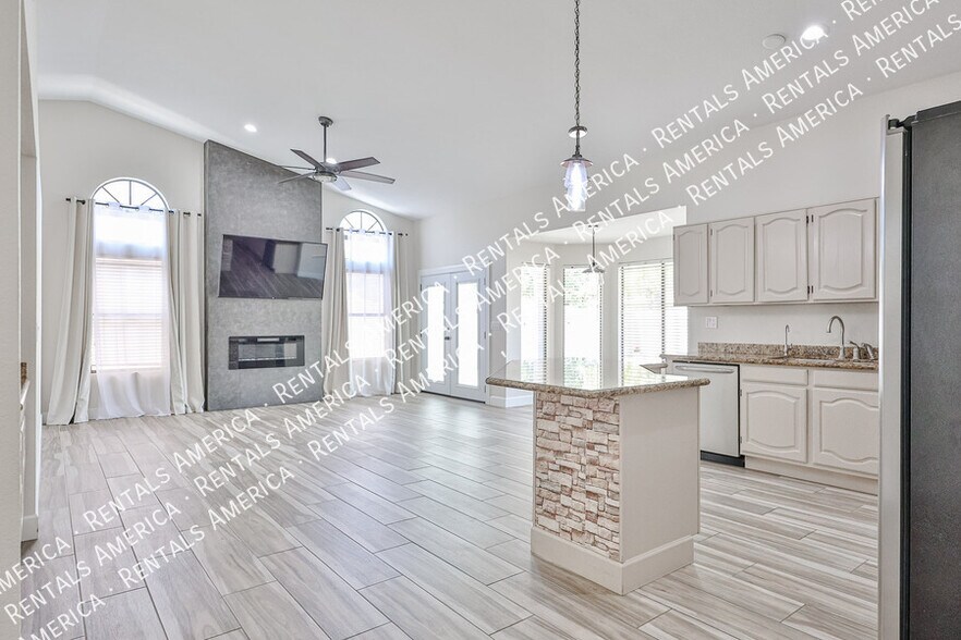 Building Photo - 3802 N Wintergreen Way
