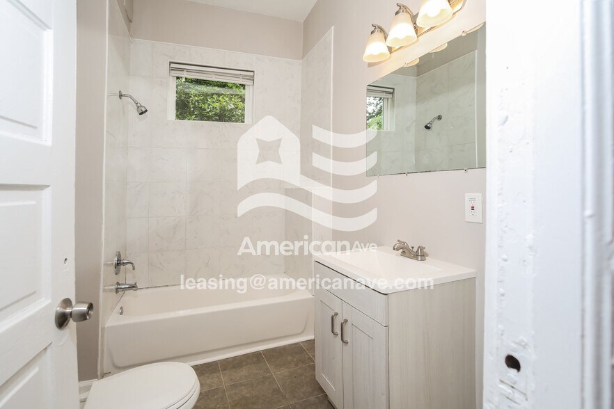 Building Photo - 2116 Pinehurst Rd