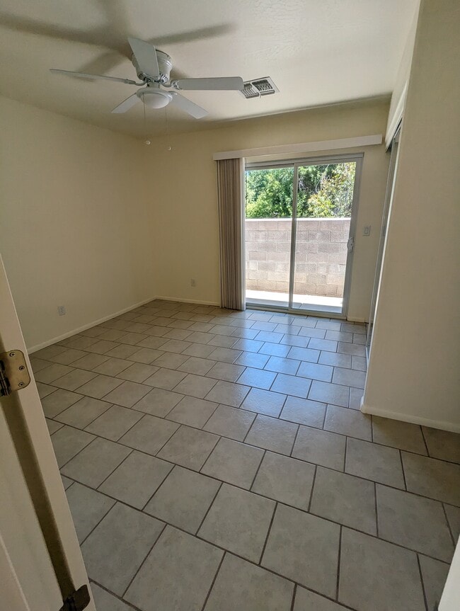 Building Photo - 90 E Cliff House Dr