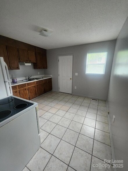 Building Photo - 5921 Princeton Ave