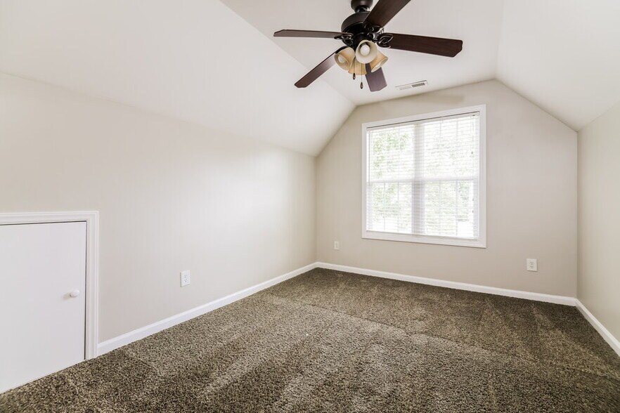 Building Photo - 8015 Willowglen Dr