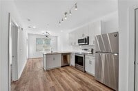 Building Photo - 525 Parkway Dr NE