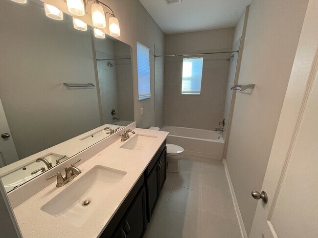 Building Photo - 13532 Fountainbleau Dr