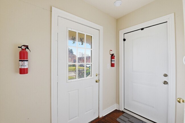 Building Photo - 2513 Shakespeare St