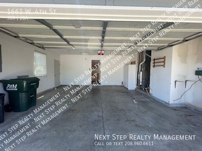 Building Photo - 1661 W 4th St