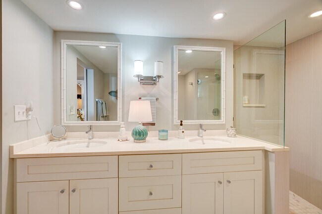 Building Photo - 5480 N Ocean Dr