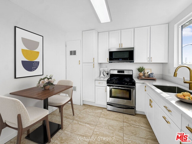 Building Photo - 211 E 81st St