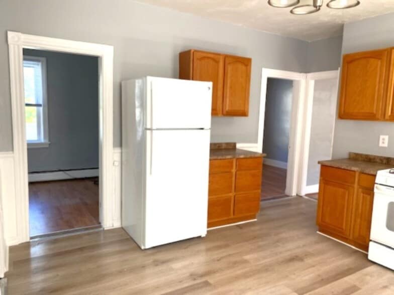 Building Photo - 74 Veazie St