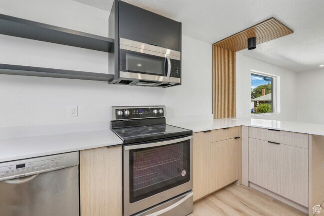 Building Photo - Renovated Apartment in Salt Lake City | Available Now