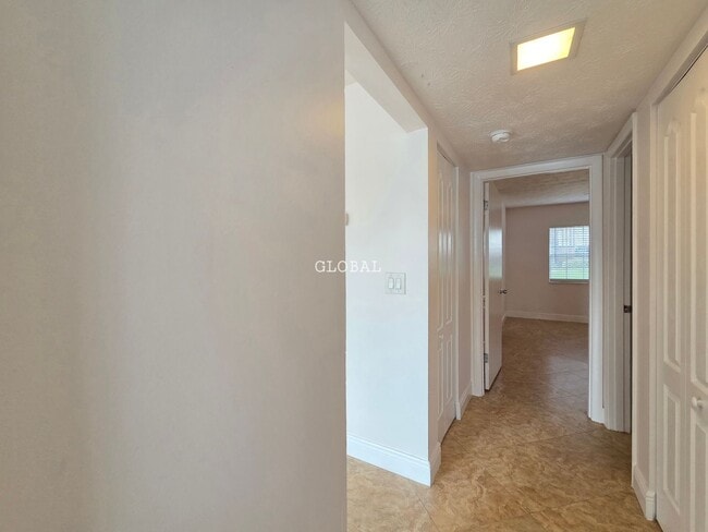 Building Photo - Lakefront First-Floor Condo in Camelot by the Lake, Orlando