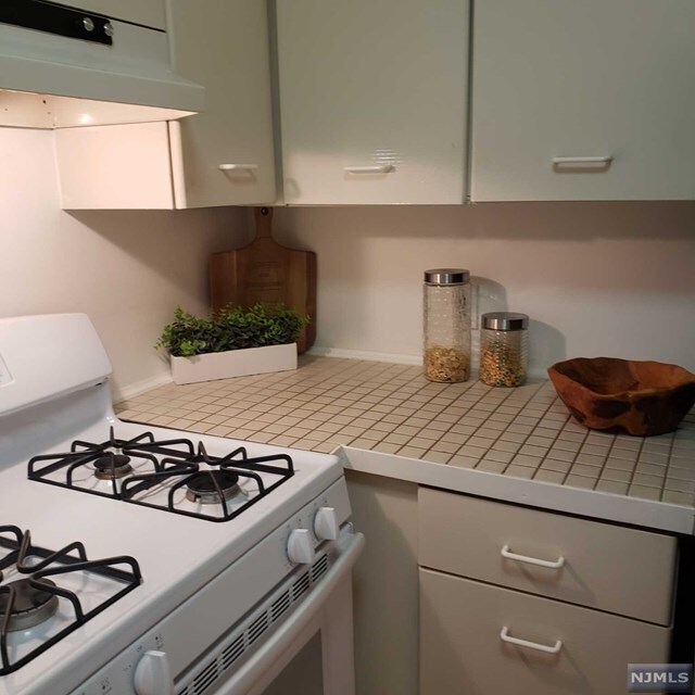 Building Photo - 635 Schuyler Ave