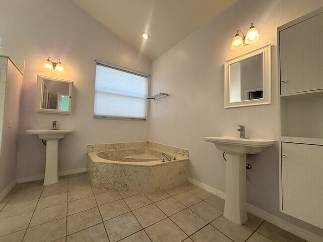 Building Photo - 6561 Franconia Dr