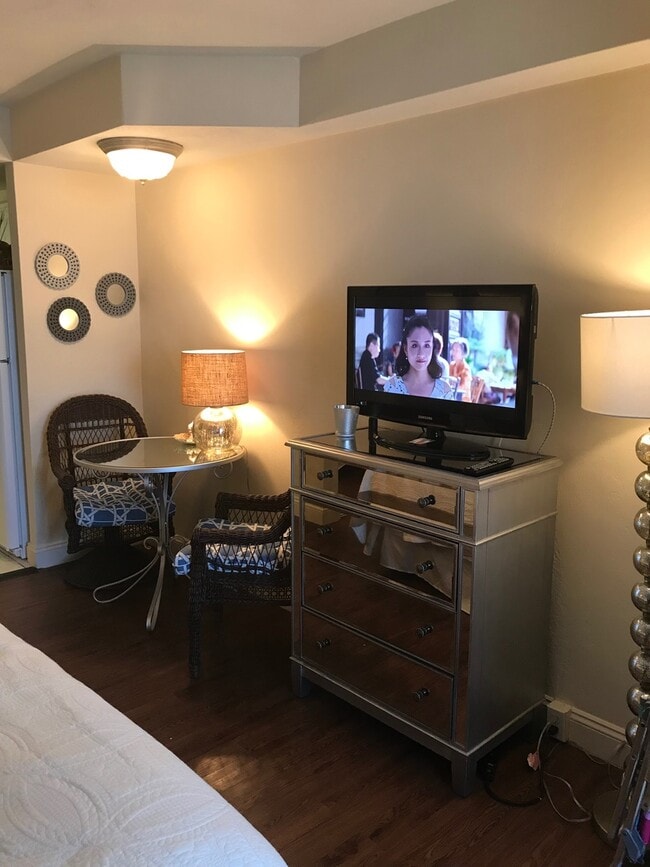 Building Photo - Ocean FRONT Studio! Amazing and must see! DEPOSIT-FREE Renting option thru OBLIGO! Deposit Altern...