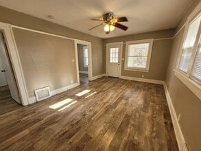 Building Photo - Adorable Rental Home!