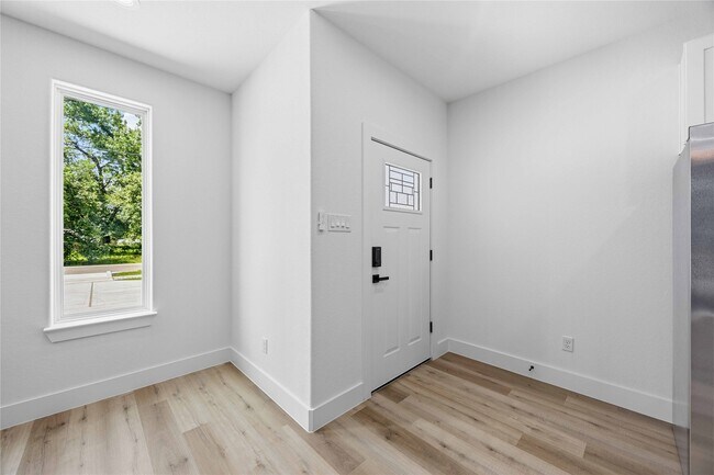 Building Photo - 8531 Rinn St