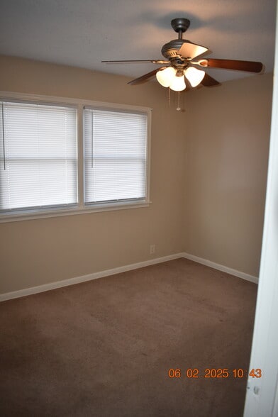 Building Photo - 711 S 68th Ave