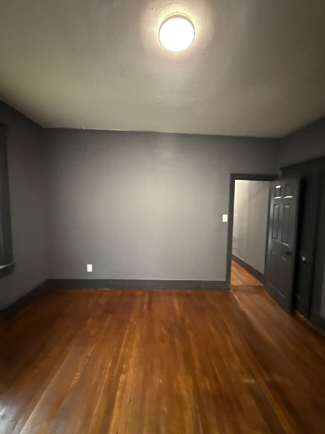 Building Photo - Affordable Co-Living Units (1–4 Rooms Available) Near Central Memphis