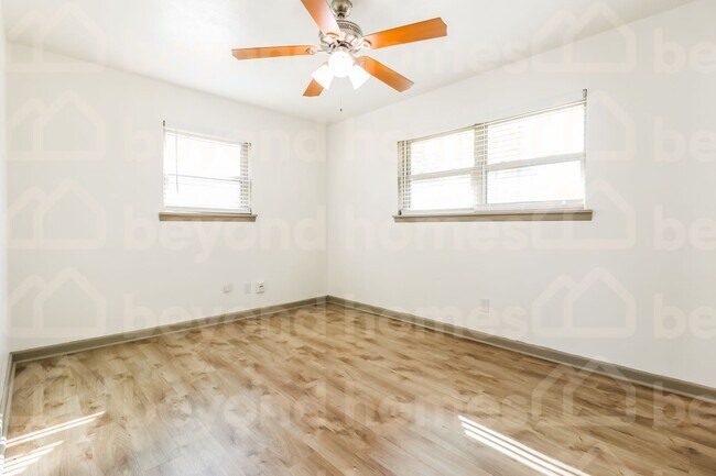 Building Photo - Beautiful lake views with this renovated 4...