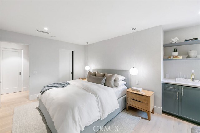 Building Photo - 3130 Breakers Dr