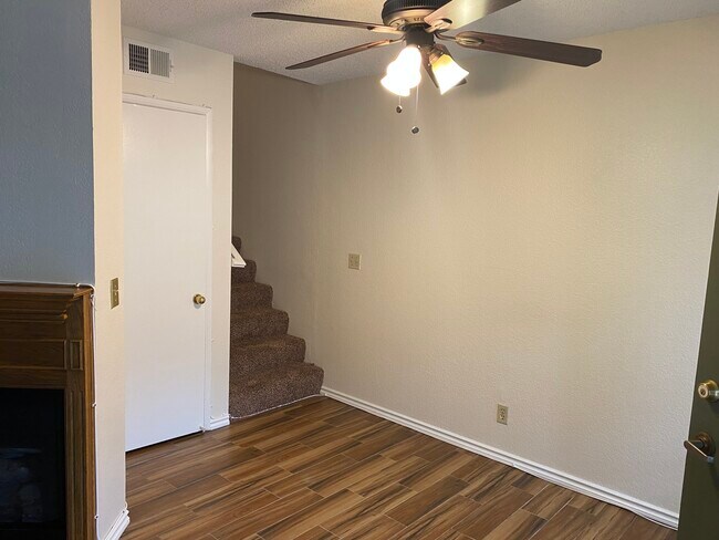 Building Photo - 8167 Vineyard Ave