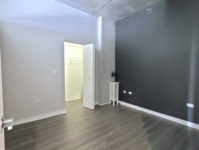 Building Photo - 235 W Van Buren St