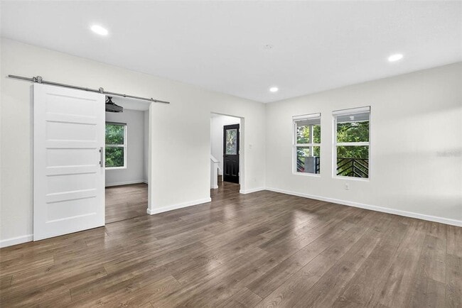 Building Photo - 809 E Baker St