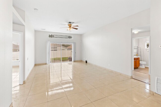 Building Photo - 10250 Hunters Haven Blvd