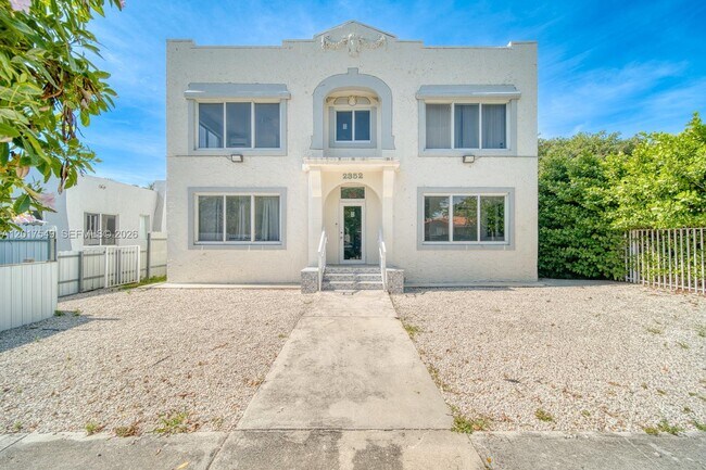Building Photo - 2352 SW 5th St