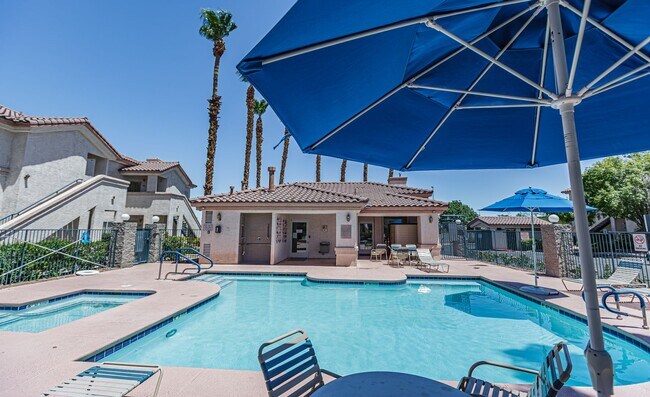 Building Photo - Upstairs condo in gated community