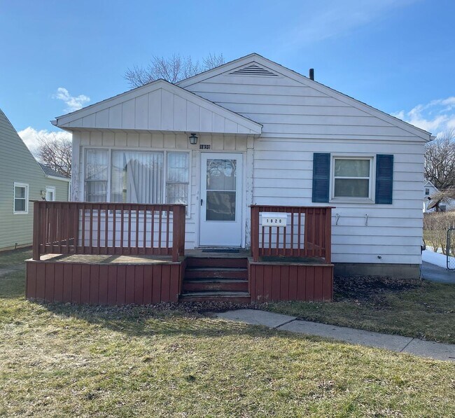 Primary Photo - 3 Bed Home - East Toledo