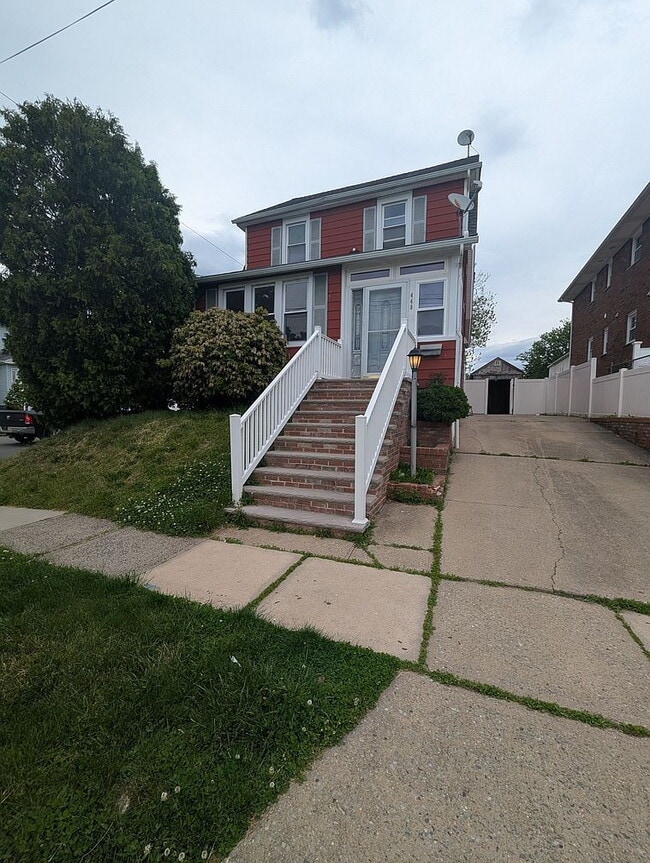 Building Photo - Single Family Home