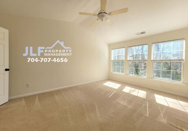 Building Photo - Great 3/2.5 Home in Sought After Charlotte...