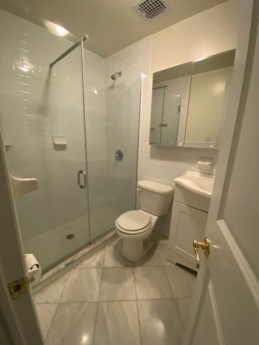 Building Photo - 169 W 76th St
