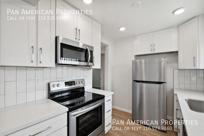 Building Photo - 450 Vista Dr