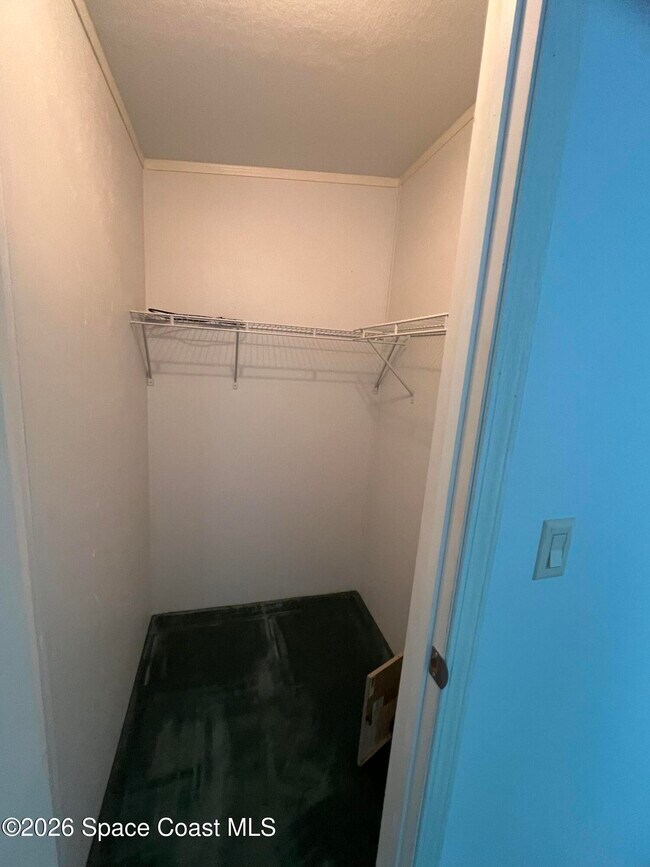 Building Photo - 495 Outer Dr