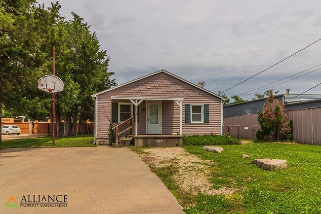 Building Photo - Great Location off Fort Riley Blvd with a Fenced Backyard!