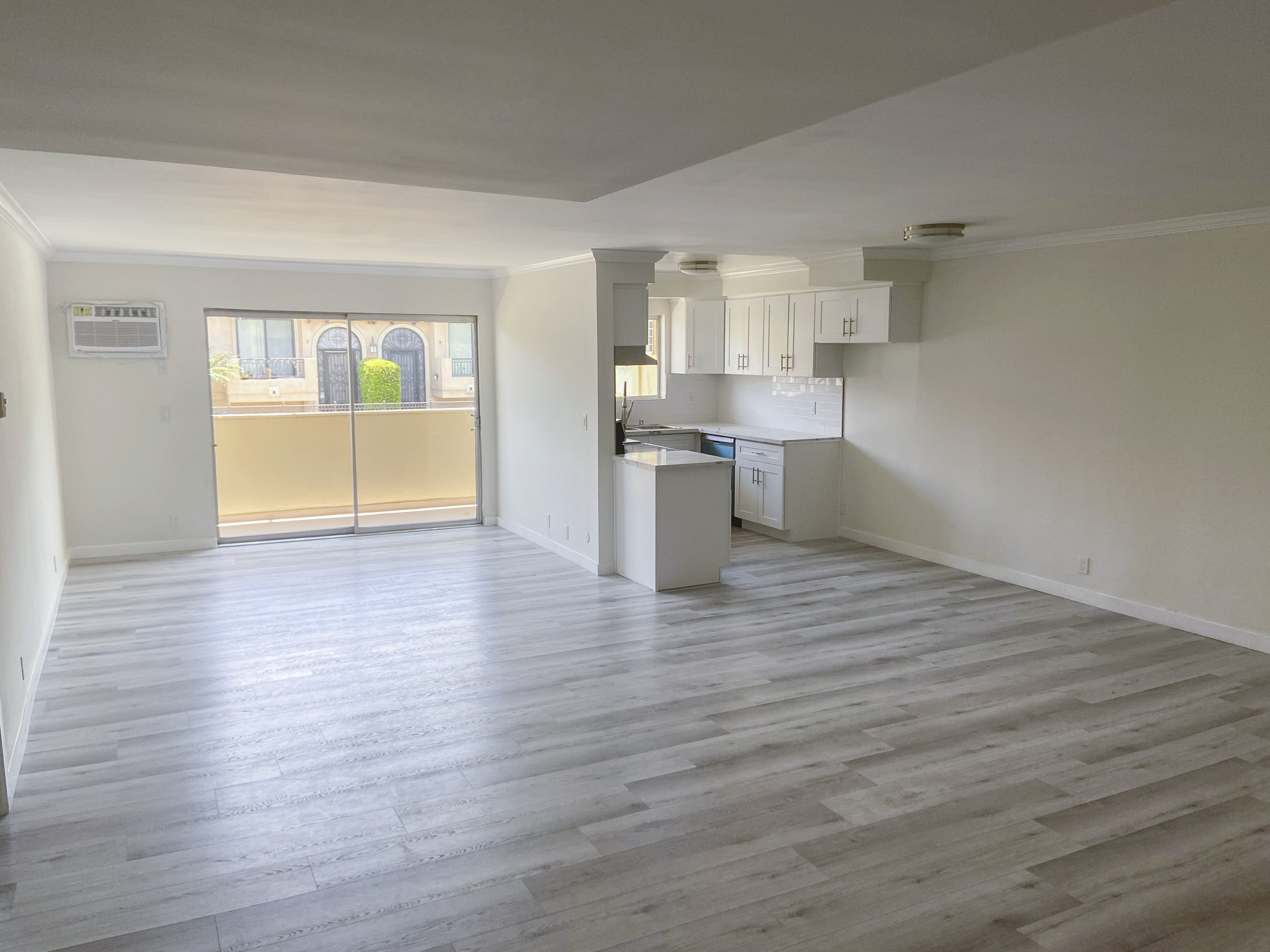 Building Photo - 14036 Riverside Drive