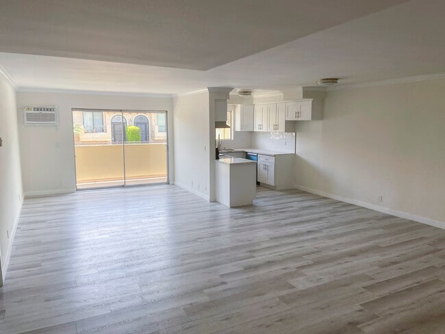 Building Photo - 14036 Riverside Drive