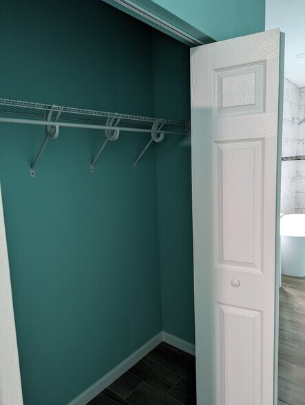 Building Photo - 2010 Seminole Blvd S