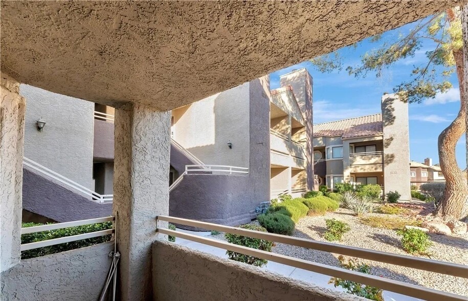 Building Photo - 5076 S Rainbow Blvd