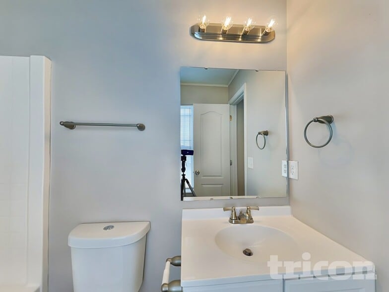 Building Photo - 186 English Hills Dr