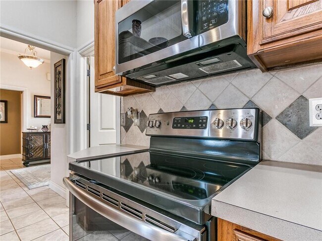 Building Photo - 4817 Montrose Dr