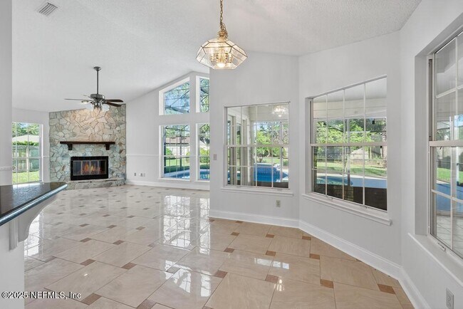 Building Photo - 4851 Jaybird Cir N