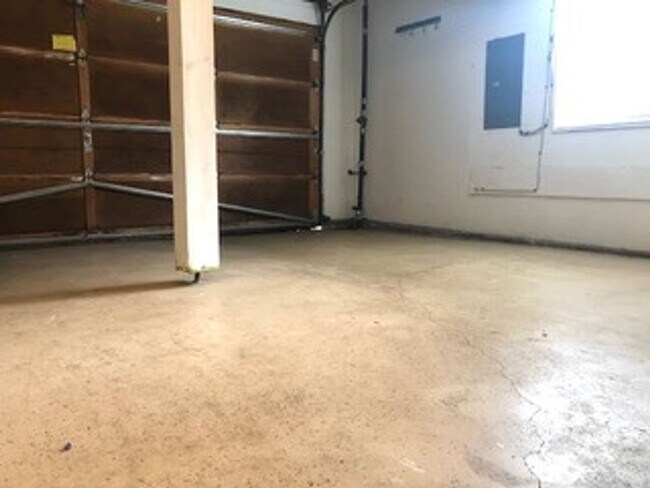 Building Photo - Spacious 4 bedroom in Finn Hill/Juanita area in a cul-de-sac with large backyard