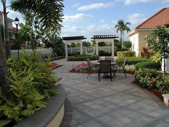 Building Photo - 2028 Alta Meadows Ln