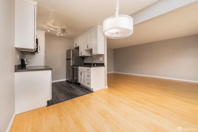 Building Photo - 65 Hermann St