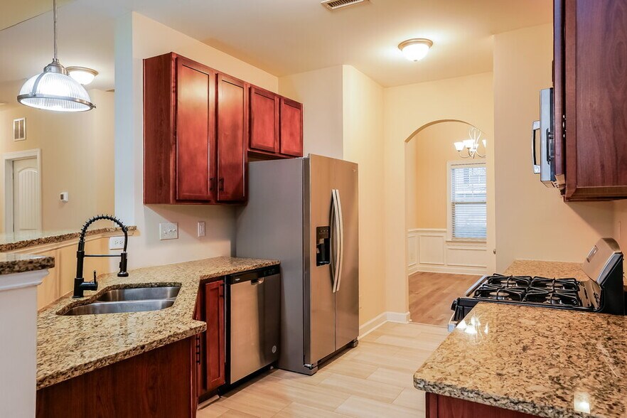 Building Photo - 805 New Charleston Dr