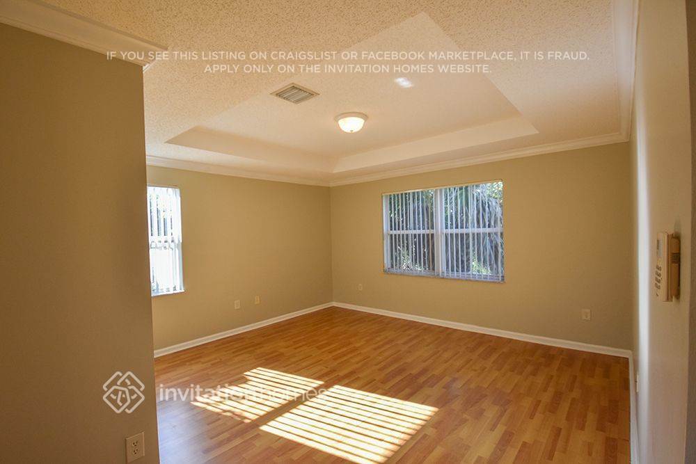 Building Photo - 15891 SW 48th Manor
