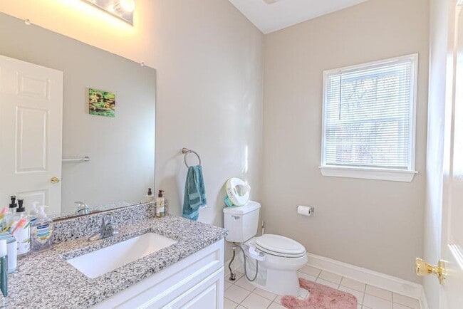 Building Photo - 305 Raymound Blvd